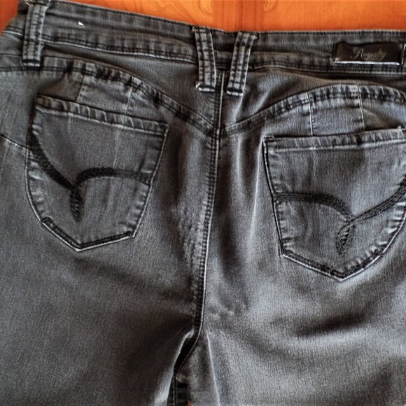 ROYALTY FOR ME-STRETCH JEAN SHORTS - Picture 5 of 10